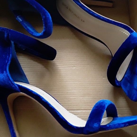 Velvet Blue Heels - Picture 4 of 4